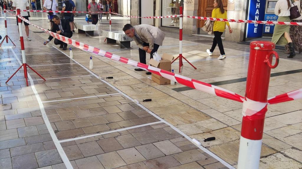 Imagen de las pruebas realizadas con el nuevo líquido para evitar caídas en la Semana Santa de Málaga.