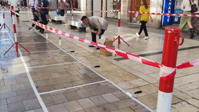 Imagen de las pruebas realizadas con el nuevo líquido para evitar caídas en la Semana Santa de Málaga.