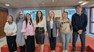 Las concejalas Ana Poquet y Lidia López con los representantes de las asociaciones.