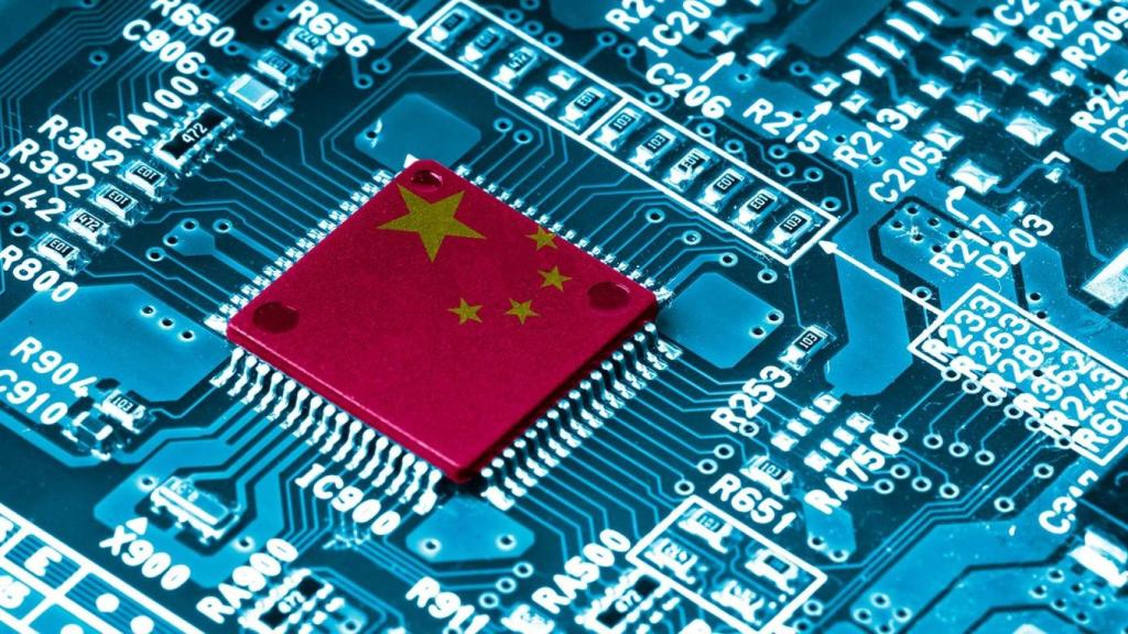 Fotomontaje de un microchip con la bandera de China.