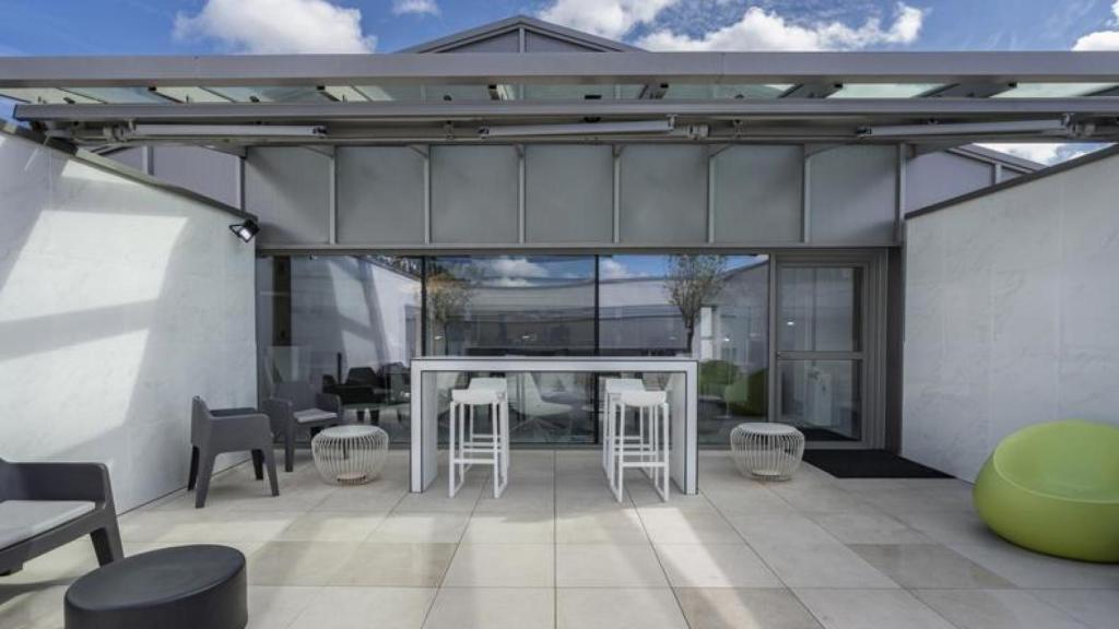Terraza de la zona VIP del aeropuerto de A Coruña.