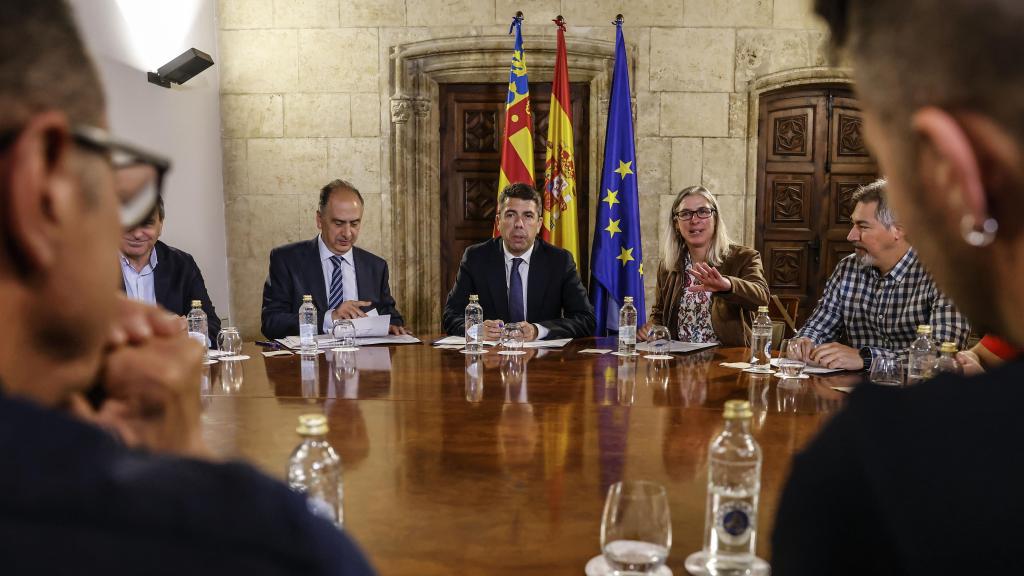 Los servicios de Emergencias trabajan en una zona afectada por la dana. EE