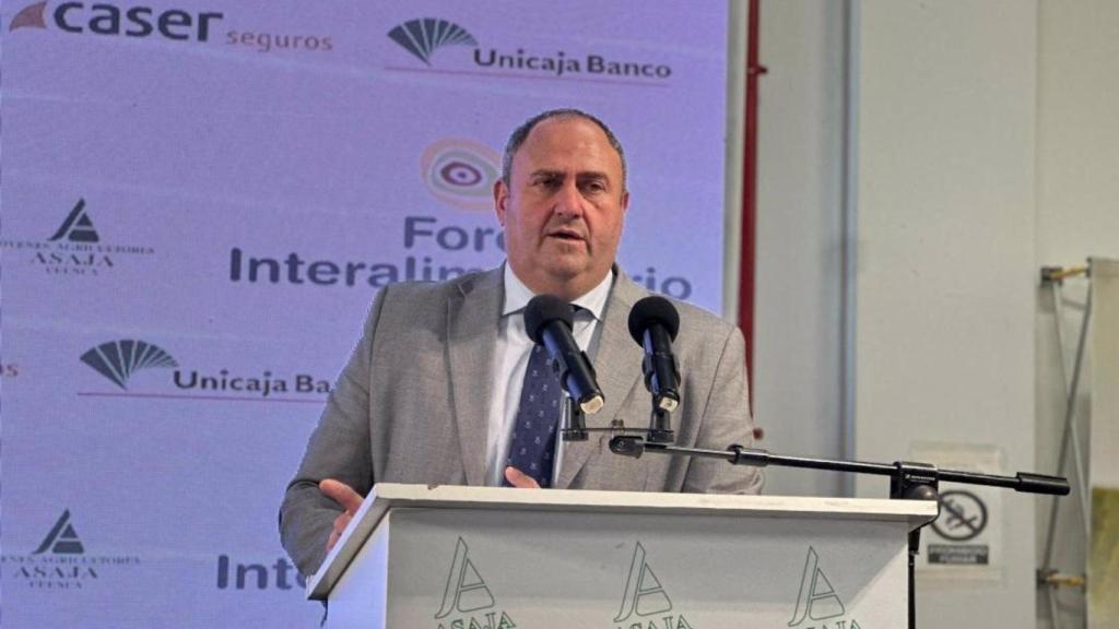 Julián Martínez Lizán, consejero de Agricultura. Foto: JCCM.