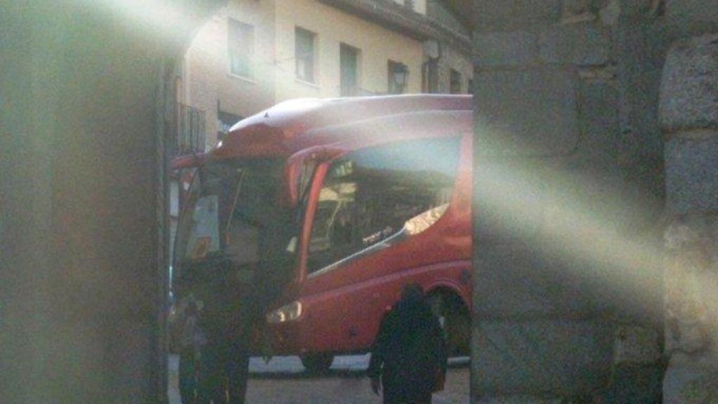 El PSOE de Toledo exige un control sobre los autobuses turísticos del Casco.