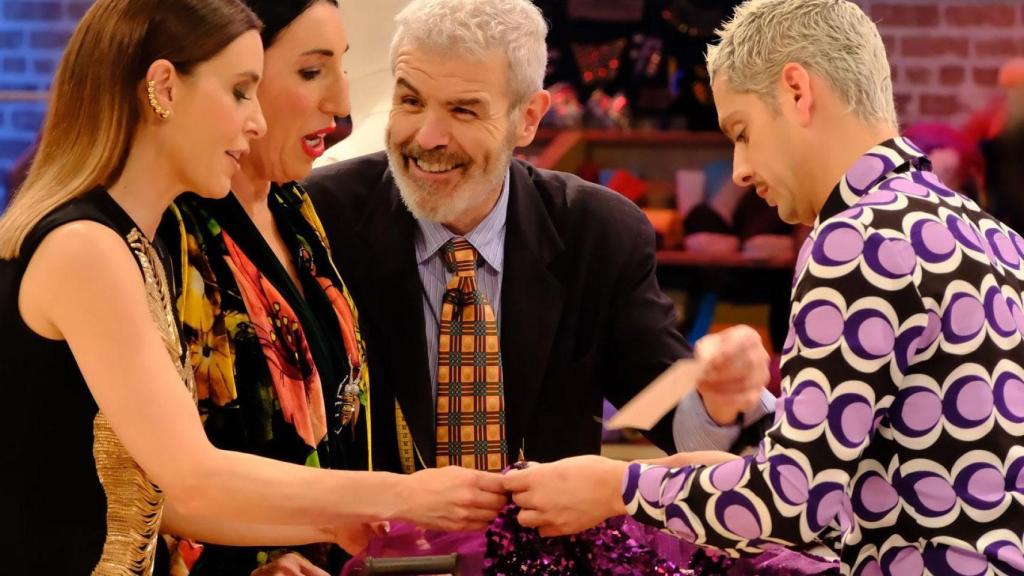 Eduardo Casanova en 'Maestros de la costura Celebrity' junto a Raquel Sánchez Silva y Lorenzo Caprile.