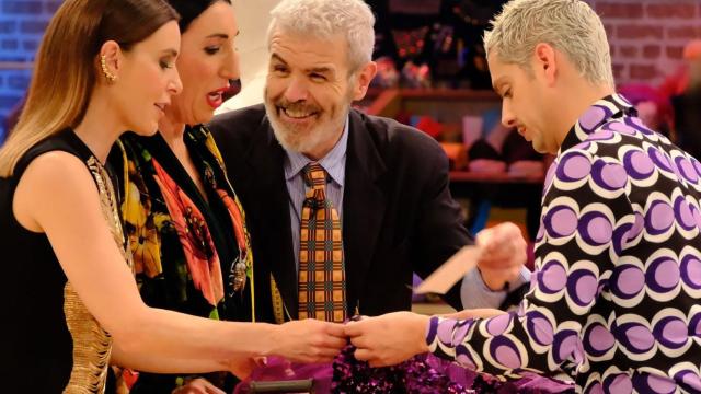 Eduardo Casanova en 'Maestros de la costura Celebrity' junto a Raquel Sánchez Silva y Lorenzo Caprile.