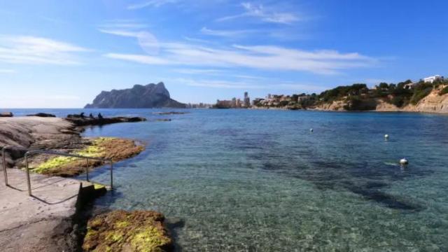 Vista desde el puerto de las instalaciones donde trabajan en este club de buceo.