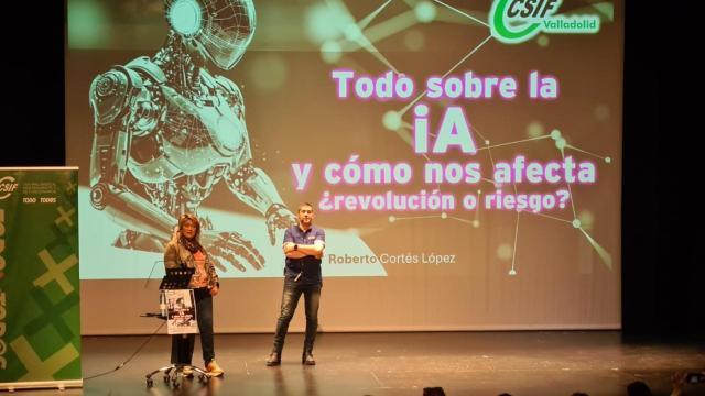 María José San Román hablando de la IA en el encuentro organizado por CSIF