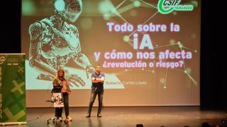 María José San Román hablando de la IA en el encuentro organizado por CSIF