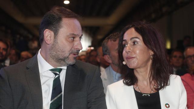 Ábalos, junto a la entonces presidenta de Adif, Isabel Pardo de Vera.