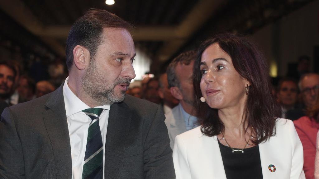 José Luis Ábalos, junto a Isabel Pardo de Vera, cuando era presidenta de Adif.