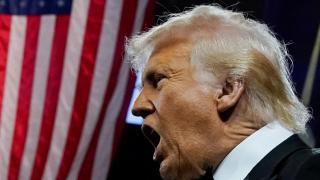 Donald Trump, ayer, durante la cena del Comité Nacional Republicano.