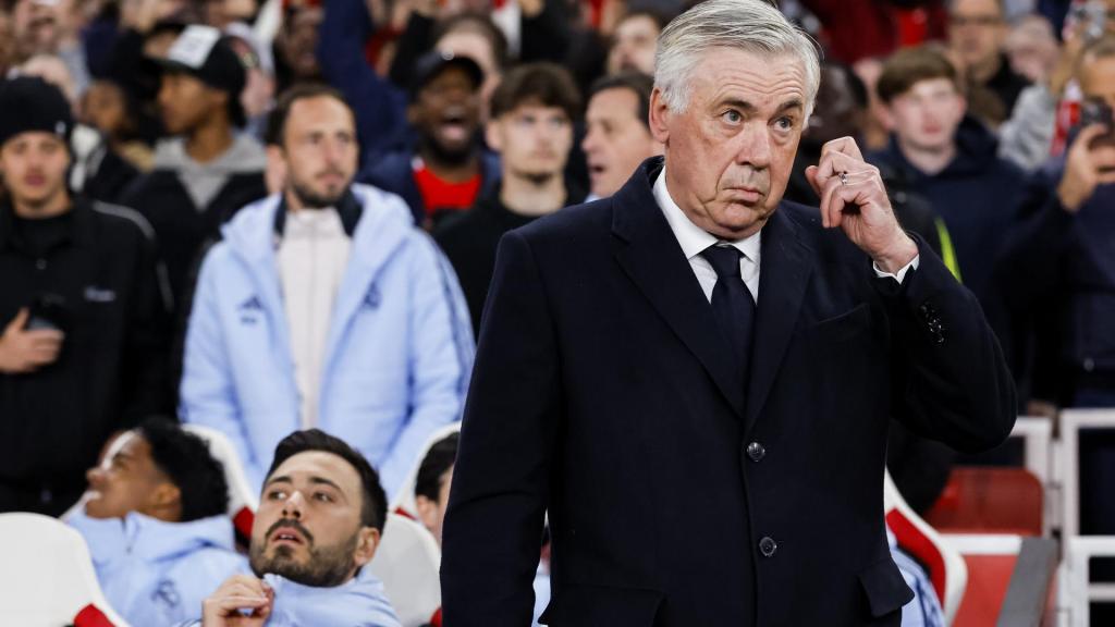 Carlo Ancelotti, con su hijo Davide de fondo
