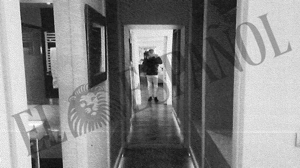 Luis Alberto Escolano, socio de Víctor de Aldama, visitando el piso de alquiler que pagó la 'trama Koldo' a Jésica.