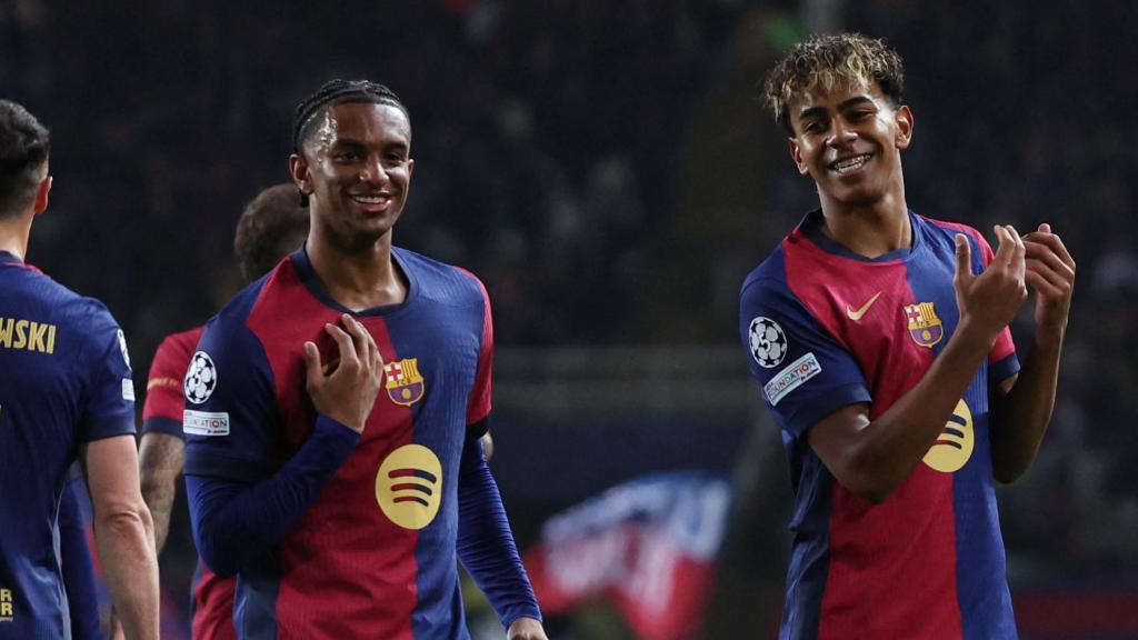 Lamine Yamal y Balde celebran un gol del Barça al Borussia Dortmund