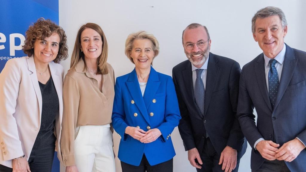 Montserrat, Metsola, Von der Leyen, Weber y Feijóo, reunidos en la sede del PPE en Bruselas.