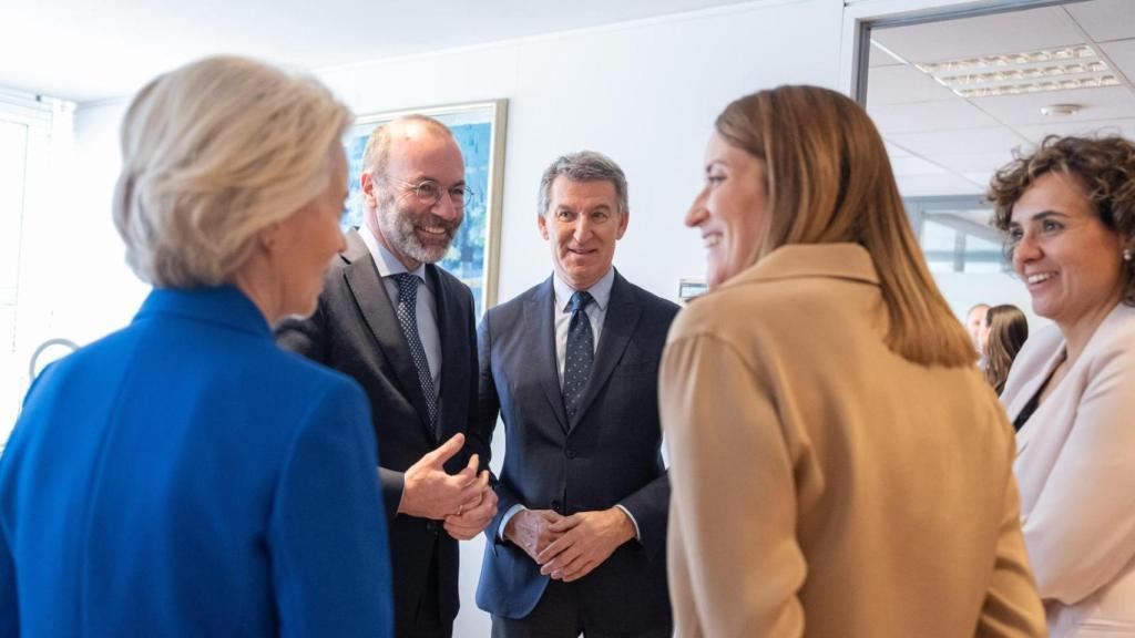 Von der Leyen, Weber, Feijóo, Metsola y Montserrat, reunidos este miércoles en la sede del PPE en Bruselas.