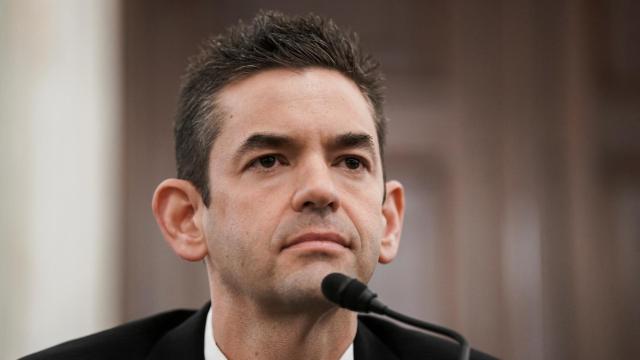Jared Isaacman durante la audiencia en el Senado