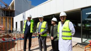 El conselleiro de Sanidade visita a las obras del Centro de Protonterapia de Galicia, en Santiago.