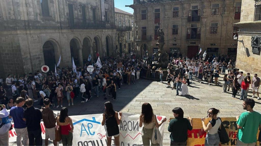 Cientos de universitarios se movilizan por la vivienda en Santiago.