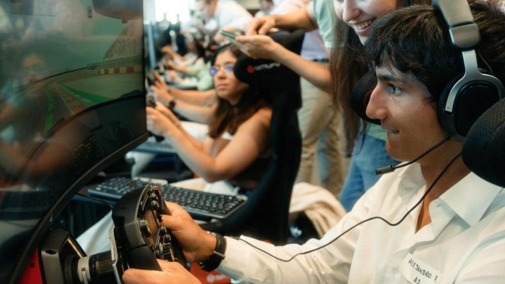 Trabajadores utilizando los videojuegos de Psicosoft