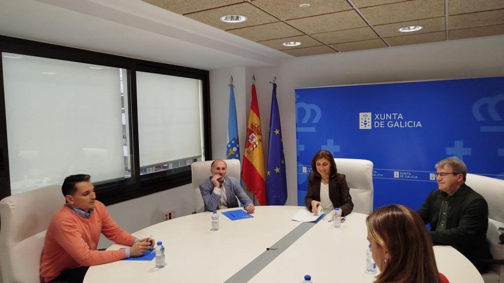 La conselleira de Medio Ambiente y Cambio Climático, Ángeles Vázquez y el alcalde de Ourense, Gonzalo Pérez Jácome, se reunen para abordar elprimer proyecto piloto de refugio climático de Galicia