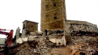Imagen de la gran excavación arqueológica de la Torre de Hércules en los años 90.