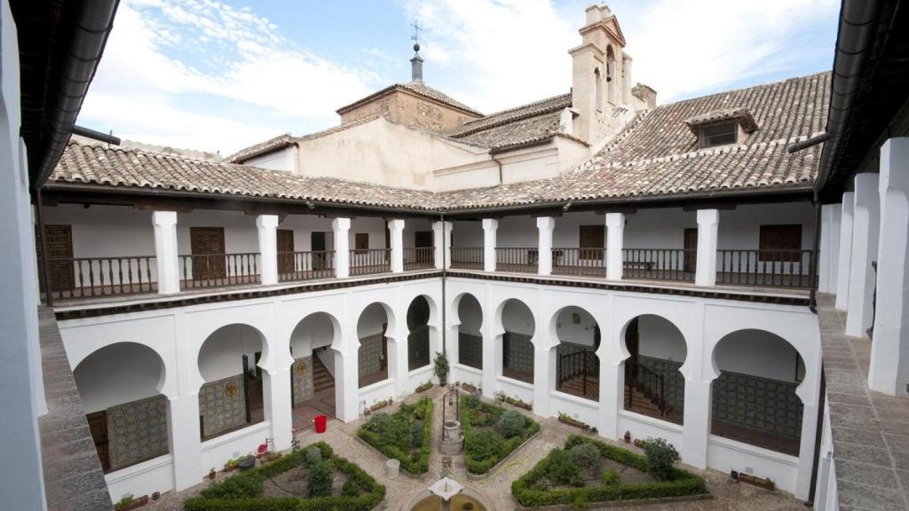 Claustro de Los Naranjos del Convento de Santa Clara de Toledo