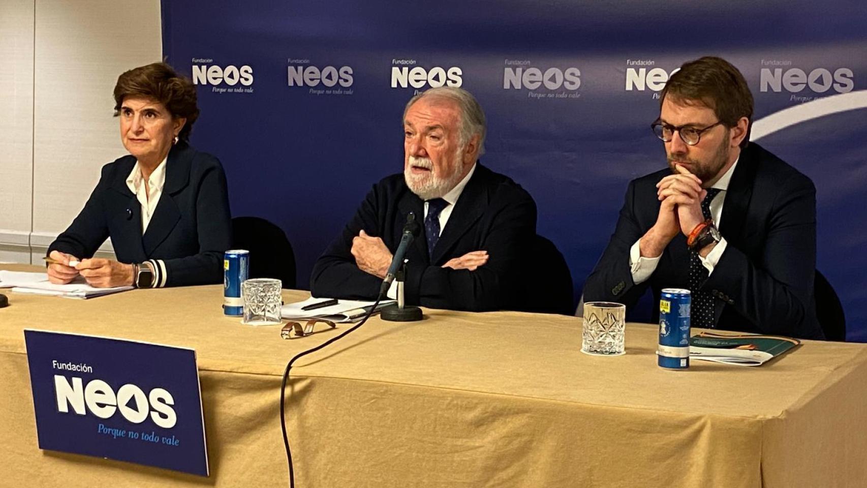 Jaime Mayor Oreja y María San Gil presentan el informe España en el abismo de la fundación Neos.