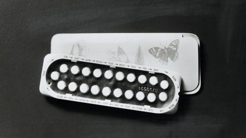 Pastillero con píldoras anticonceptivas.