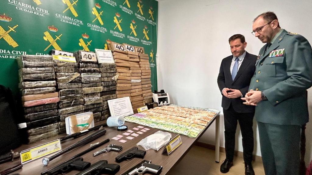 El subdelegado del Gobierno de España en Ciudad Real, David Broceño, junto al jefe de la Comandancia de la Guardia Civil de Ciudad Real, el coronel Juan Antonio Valle.