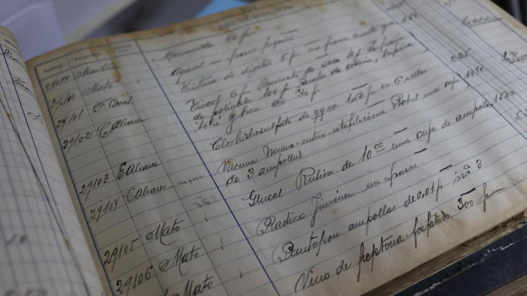 Uno de los antiguos recetarios que guardan en la Farmacia Díez