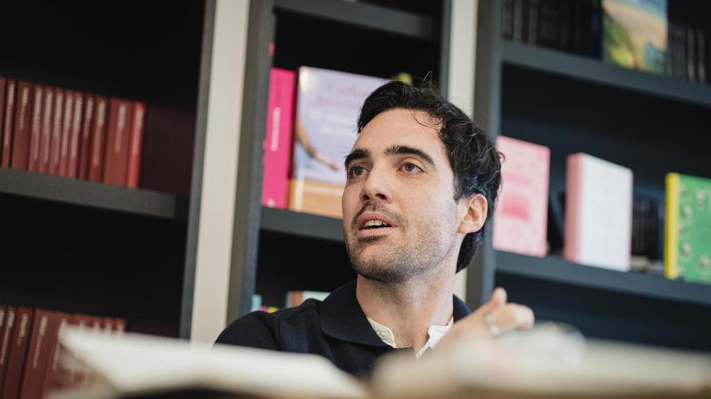 El neurólogo Mario de la Piedra Walter durante la conversación.