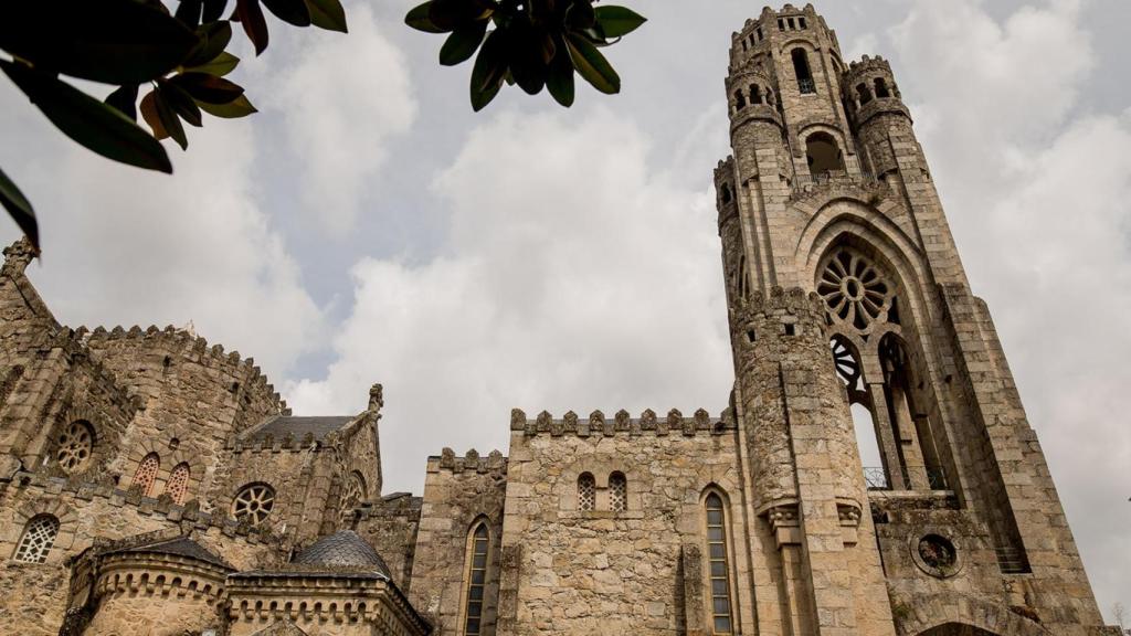 Torre del templo de la Veracruz en O Carballiño (Ourense)