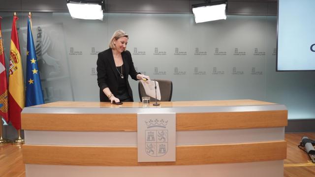 La vicepresidenta de la Junta y consejera de Familia e Igualdad de Oportunidades, Isabel Blanco, durante la rueda de prensa posterior al Consejo de Gobierno de este jueves