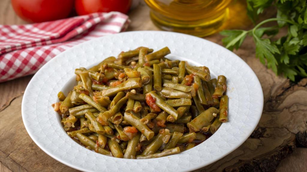 Un plato de judías verdes.
