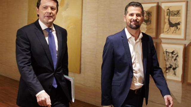 El presidente de la Junta, Alfonso Fernández Mañueco, y el portavoz del Grupo Socialista en las Cortes, Luis Tudanca, en una imagen de archivo