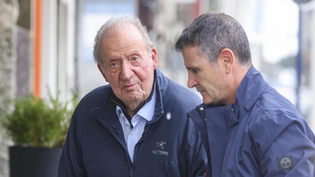 El rey Juan Carlos, con el teniente coronel Vicente García-Mochales, más conocido como Mochi.