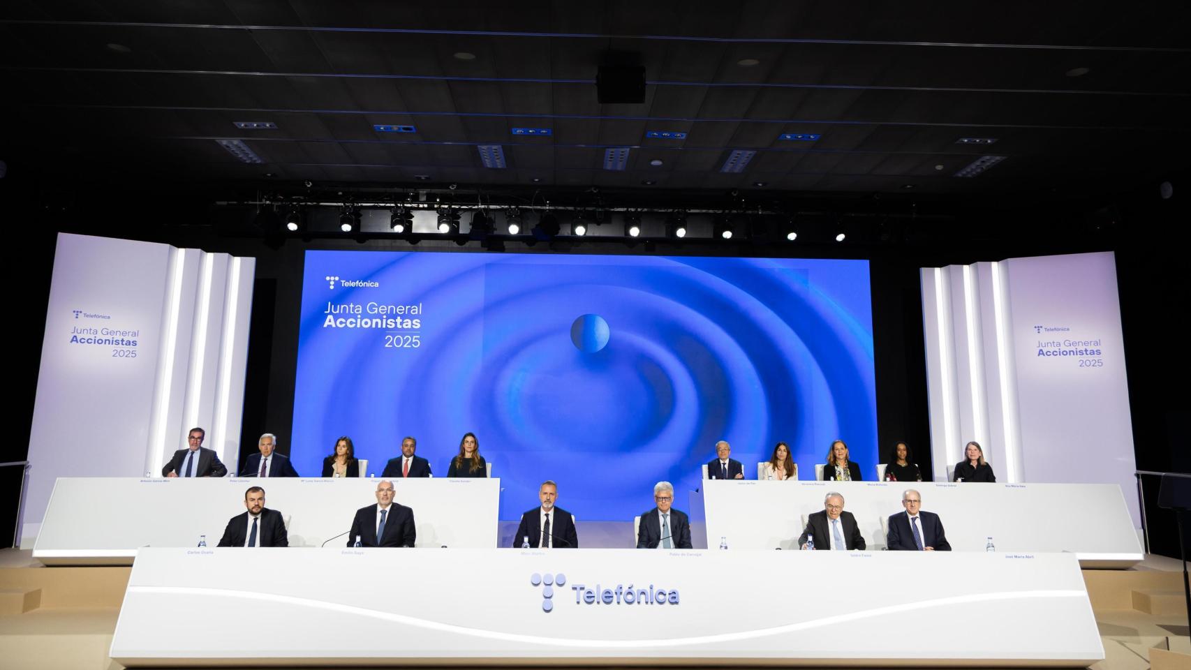 Los miembros del consejo de administración de Telefónica en la junta general de accionistas de 2025.