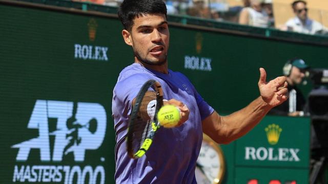 Carlos Alcaraz, en su partido ante Daniel Altmaier en el Masters de Montecarlo 2025