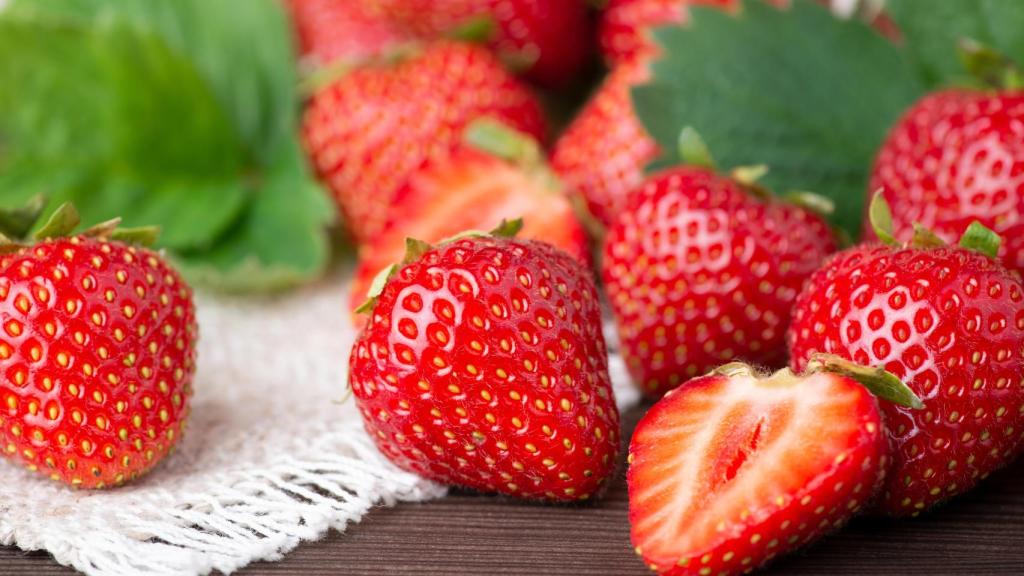 Unas fresas listas para comer (Imagen de archivo)