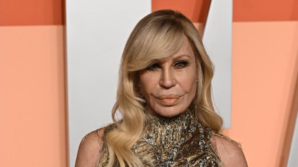 Miuccia Prada y Donatella Versace, en fotos de archivo.