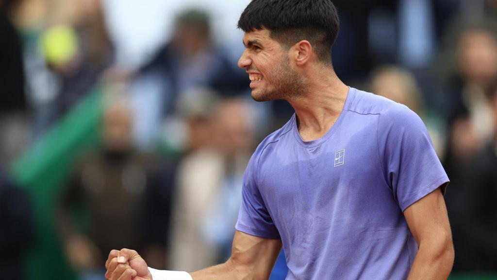Carlos Alcaraz celebra uno de sus puntos en el Masters 1.000 de Montecarlo.