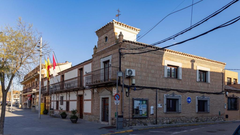 Ayuntamiento de Burguillos de Toledo. Foto: Javier Longobardo.