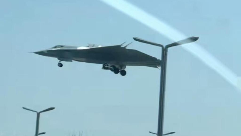 Capturas de pantalla del vídeo en el que aparece el J-36.