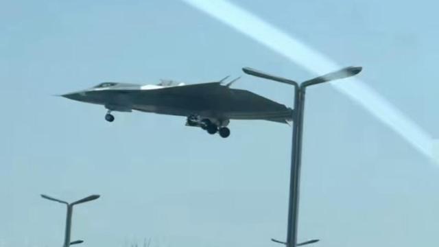 Capturas de pantalla del vídeo en el que aparece el J-36.