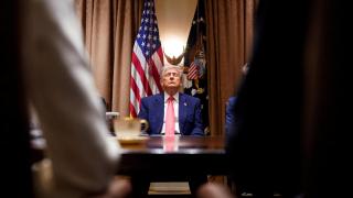 Donald Trump preside la reunión de su gabinete, ayer, en la Casa Blanca.