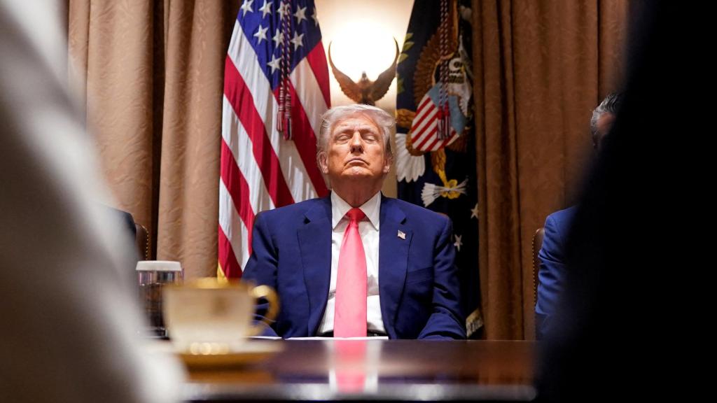 Donald Trump preside la reunión de su gabinete, ayer, en la Casa Blanca.