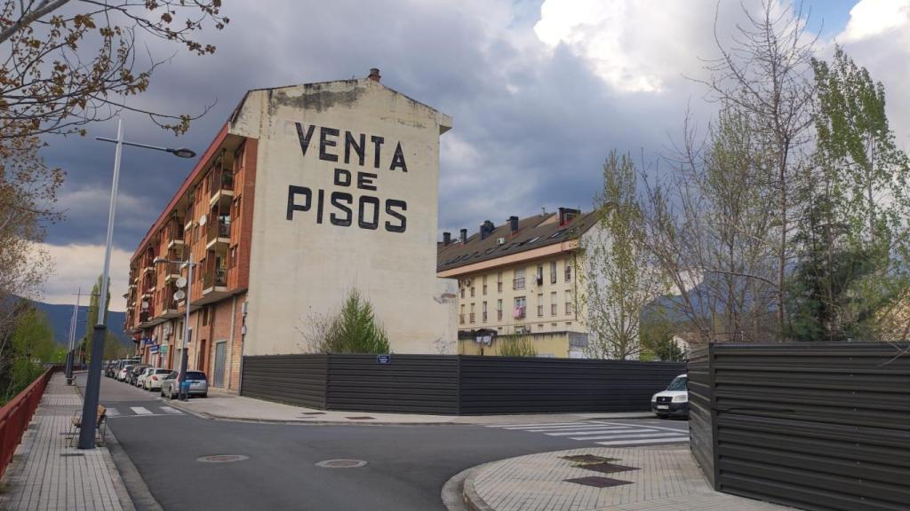 Parcela en la que se ubicarán las futuras viviendas de alquiler de Aínsa.