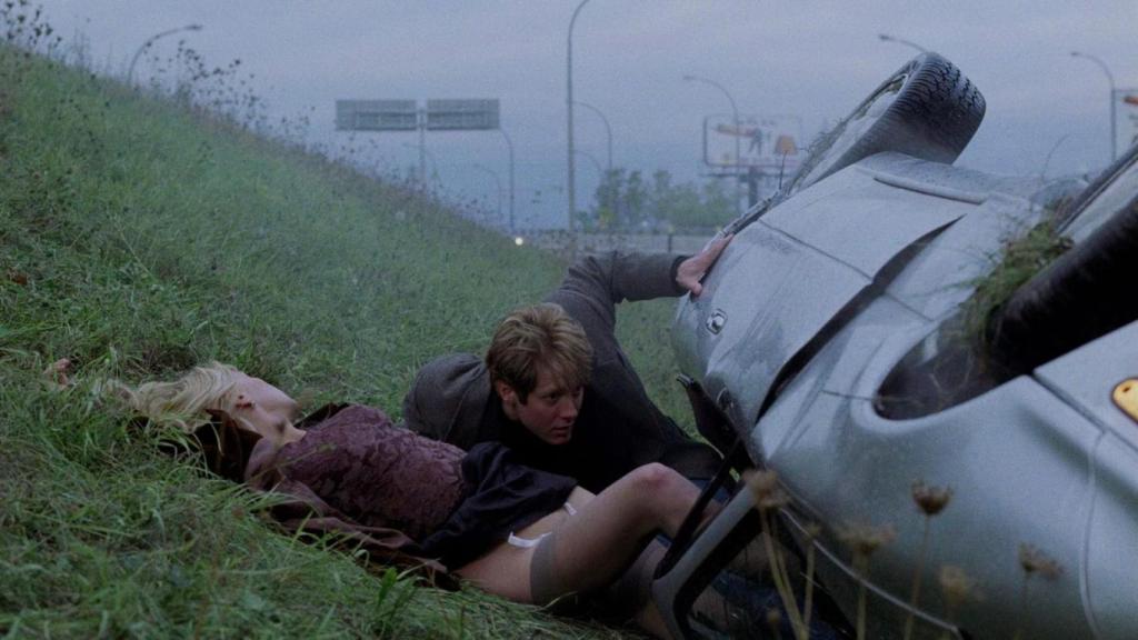 Un fotograma de 'Crash' (1996), película dirigida por David Cronenberg basada en la novela de Ballard